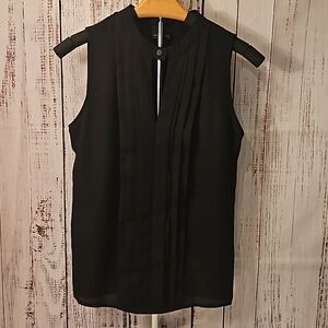 Worthington Sleeveless V-neck Pleated Top